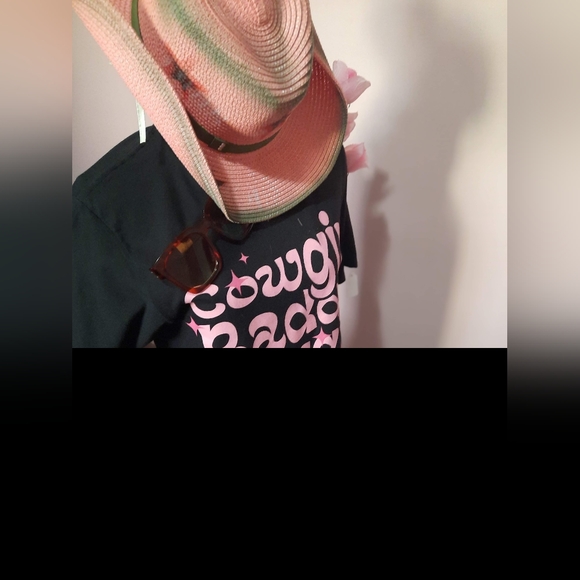 🩷#Cowgirl baddie t-shirt. Hat sold separately 🐎 - Picture 6 of 17